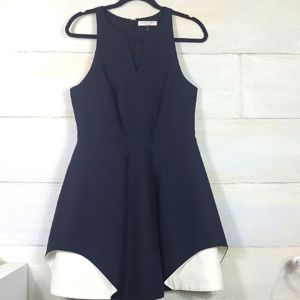 Notch Neck Dress in‎ Black & Chalk Halston Heritage. Size 8 - Picture 2 of 7
